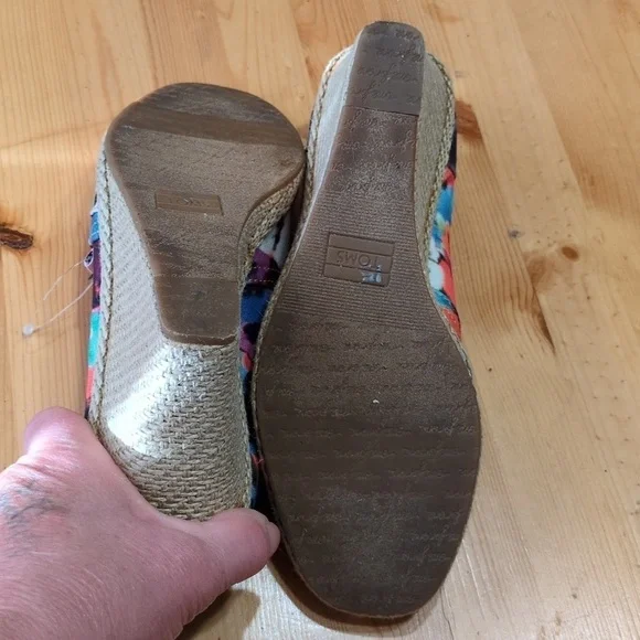 Step into Summer with Toms Oahu Espadrille: Perfect Blend of Style and Comfort - Picture 11 of 15